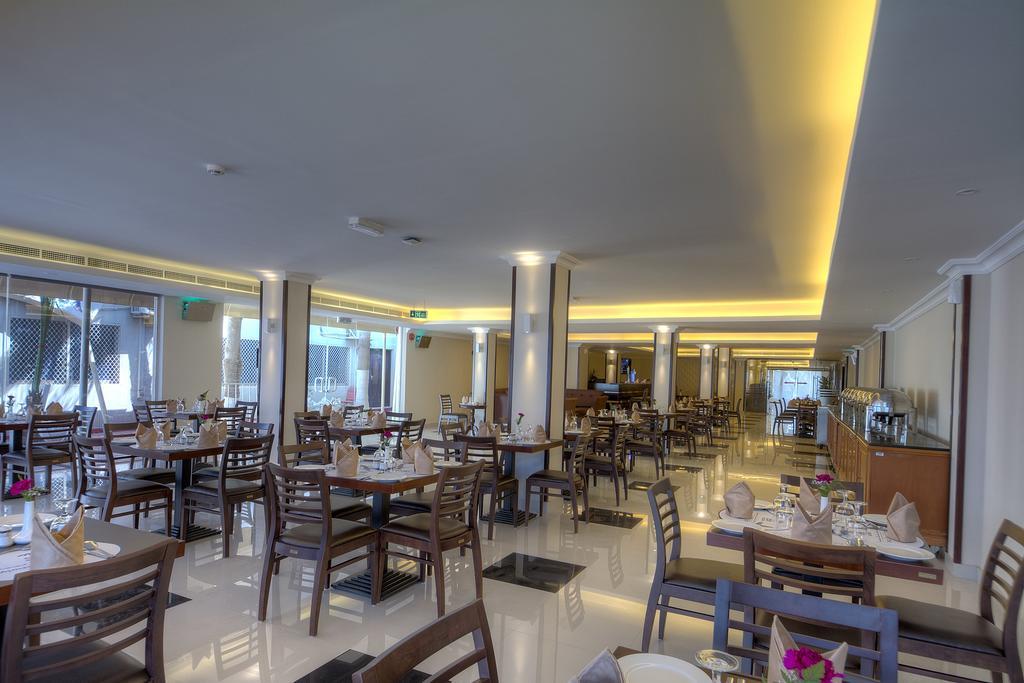 Ajman Beach Hotel Bagian luar foto