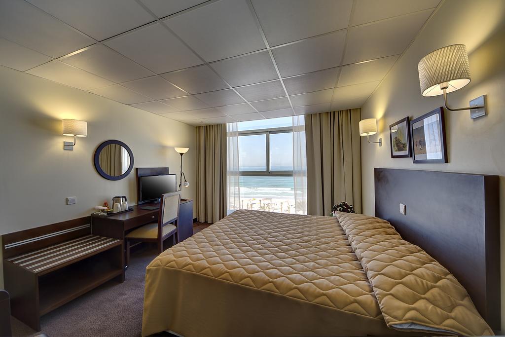 Ajman Beach Hotel Bagian luar foto