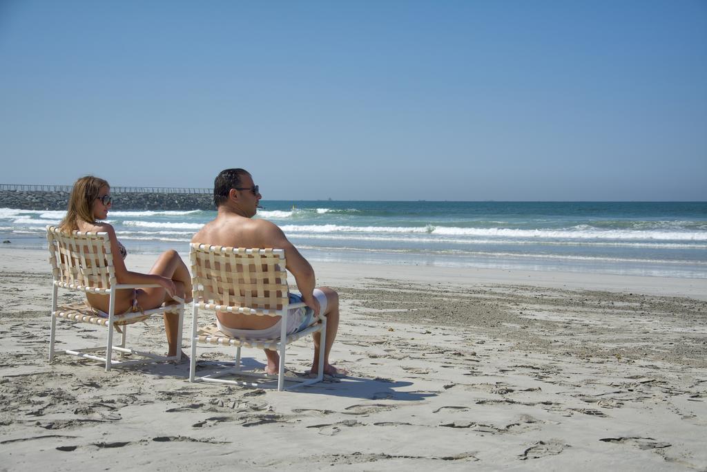 Ajman Beach Hotel Bagian luar foto