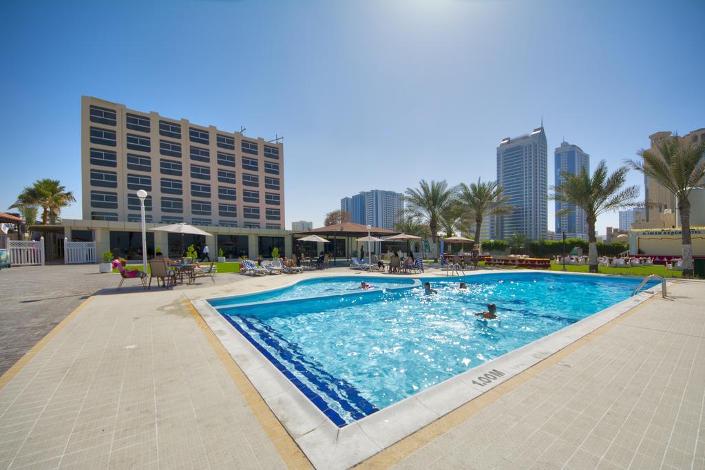 Ajman Beach Hotel Bagian luar foto