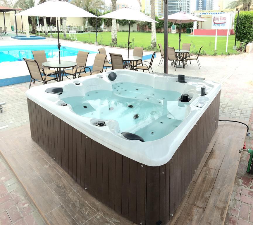 Ajman Beach Hotel Bagian luar foto