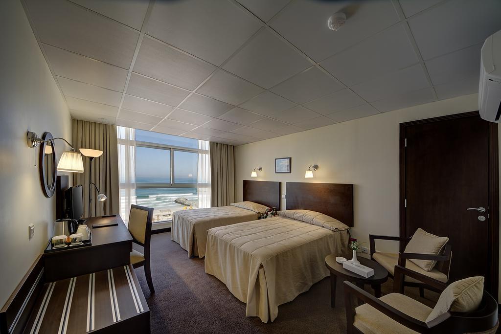 Ajman Beach Hotel Bagian luar foto