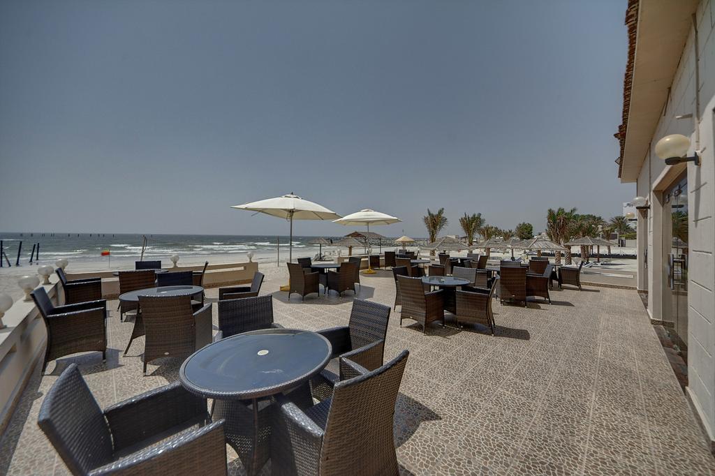 Ajman Beach Hotel Bagian luar foto