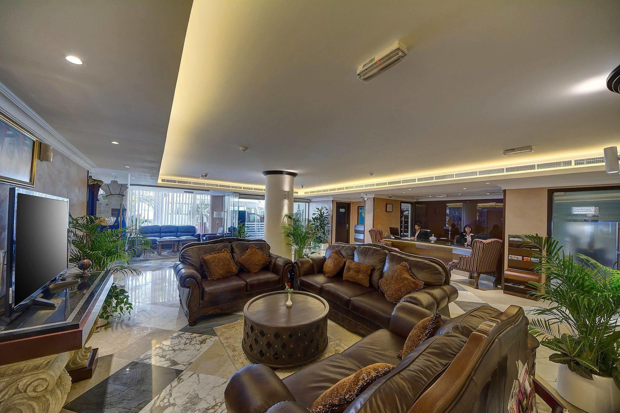 Ajman Beach Hotel Bagian luar foto